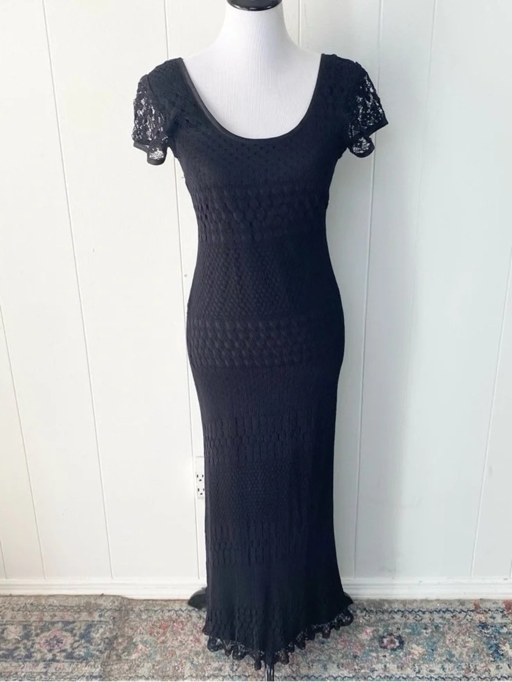 Scoop-Neck Black Lace Maxi Dress